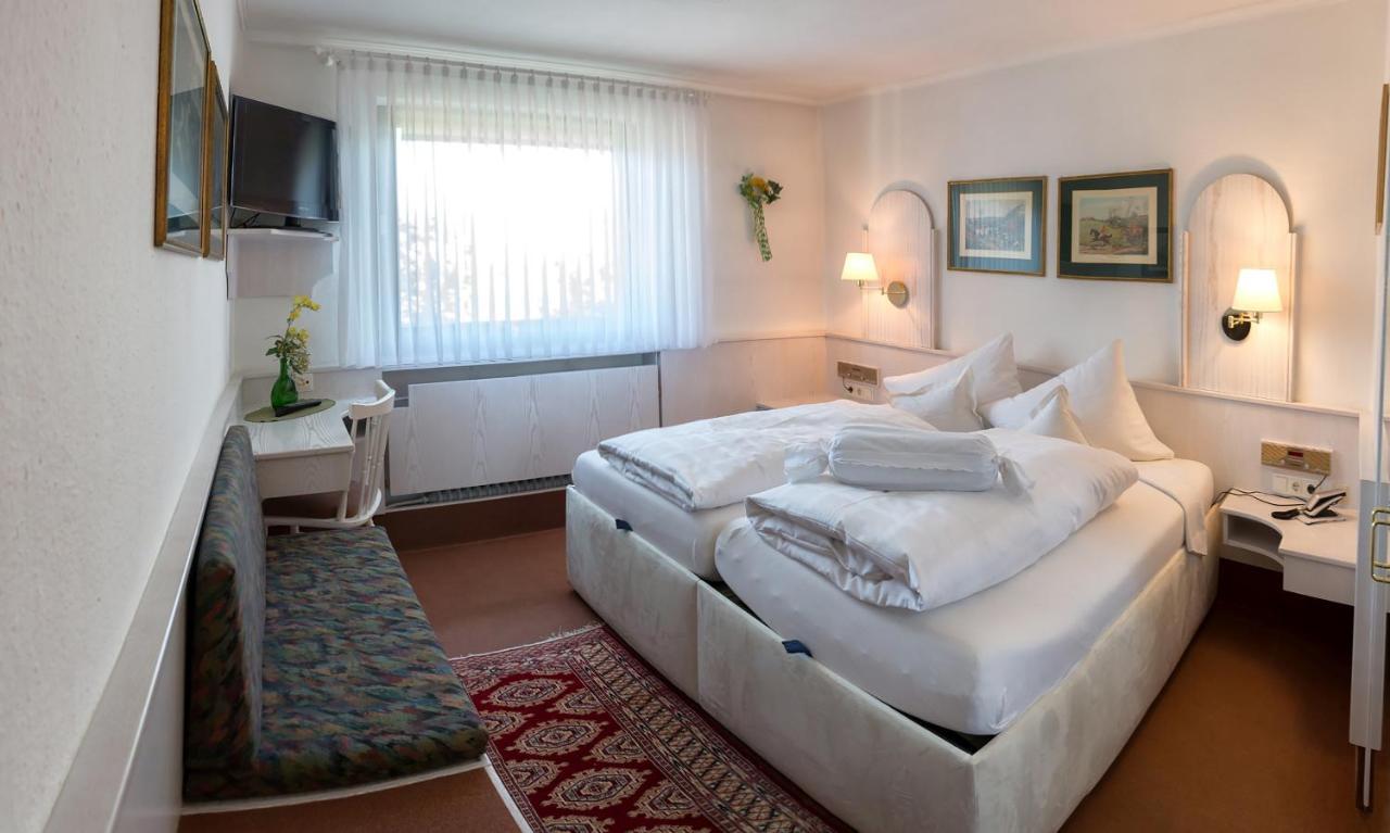 Hotel-Restaurant Lindenhof Kreuzwertheim エクステリア 写真