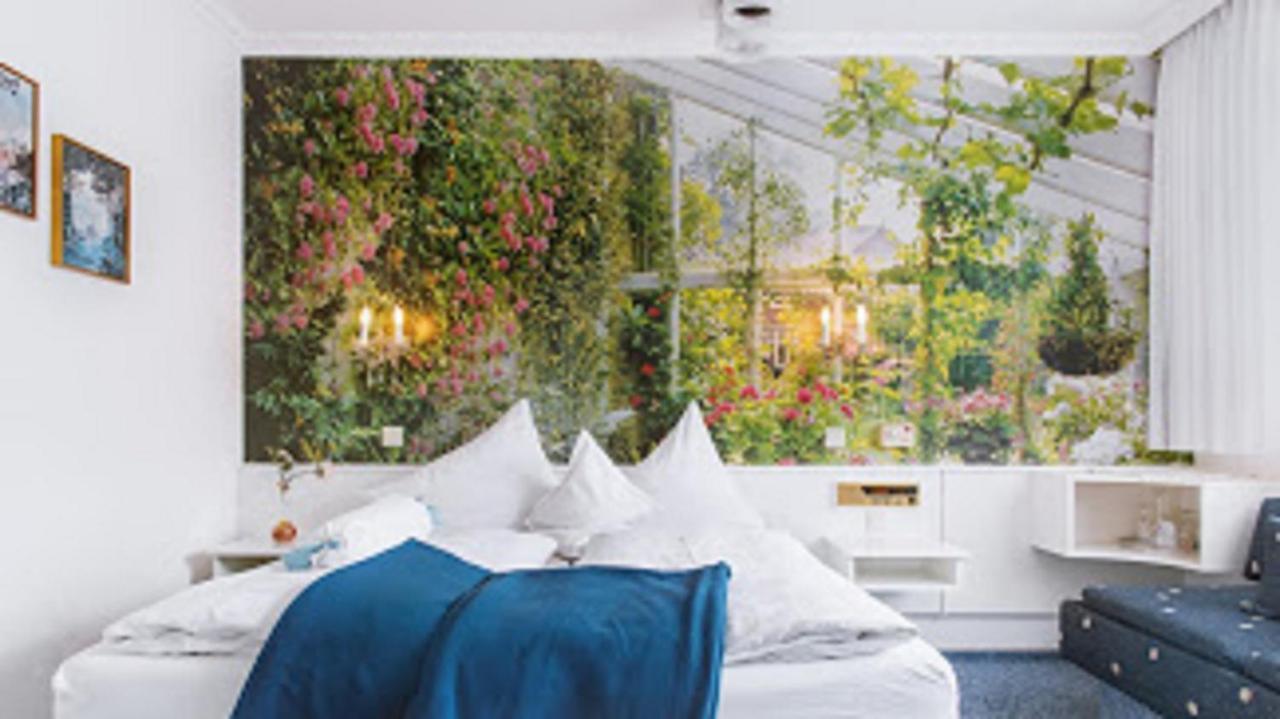 Hotel-Restaurant Lindenhof Kreuzwertheim エクステリア 写真