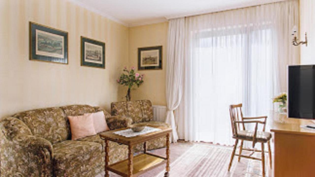 Hotel-Restaurant Lindenhof Kreuzwertheim エクステリア 写真