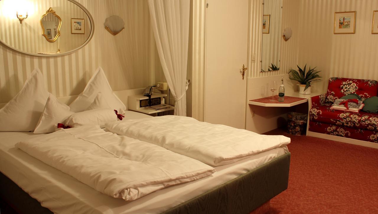 Hotel-Restaurant Lindenhof Kreuzwertheim エクステリア 写真