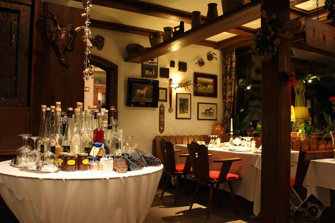 Hotel-Restaurant Lindenhof Kreuzwertheim エクステリア 写真